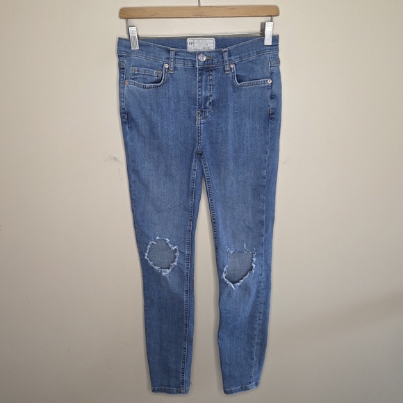 Free People | Cropped Distressed Skinny Jeans Size 26 - Picture 1 of 5